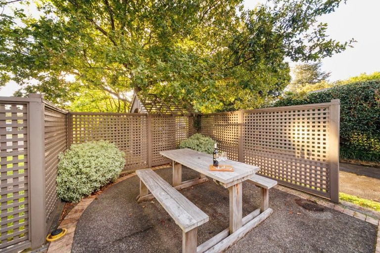 Photo of property in 30 Saint Albans Avenue, Hokowhitu, Palmerston North, 4410