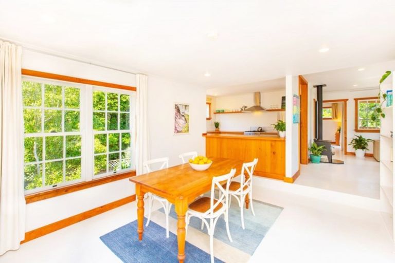 Photo of property in 1a Rakaunui Street, Raglan, 3297