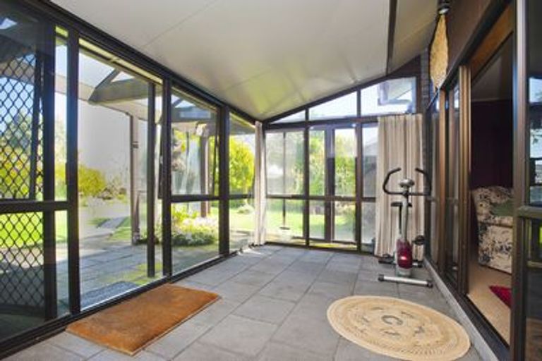 Photo of property in 300 Kahutia Street, Gisborne, 4010