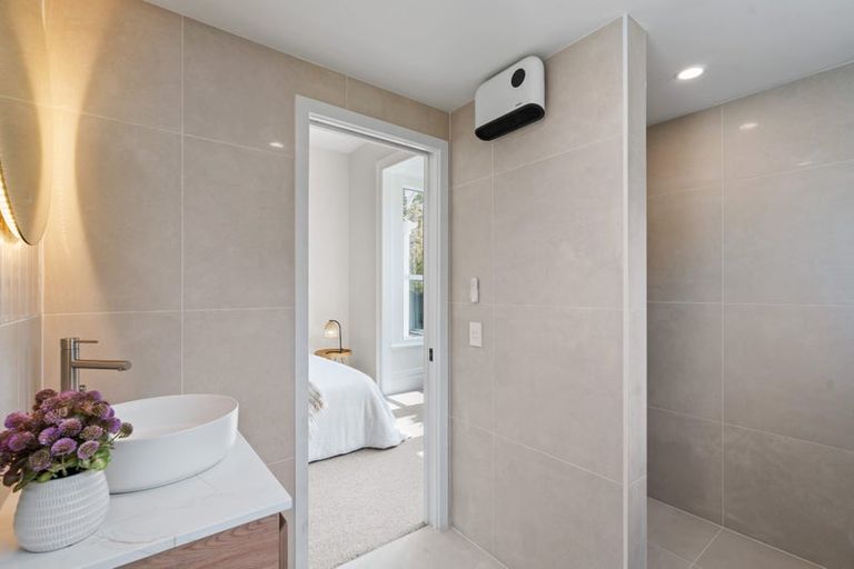 Photo of property in 10 Weston Road, St Albans, Christchurch, 8052