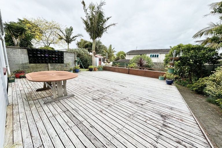 Photo of property in 8 Divich Avenue, Te Atatu South, Auckland, 0610