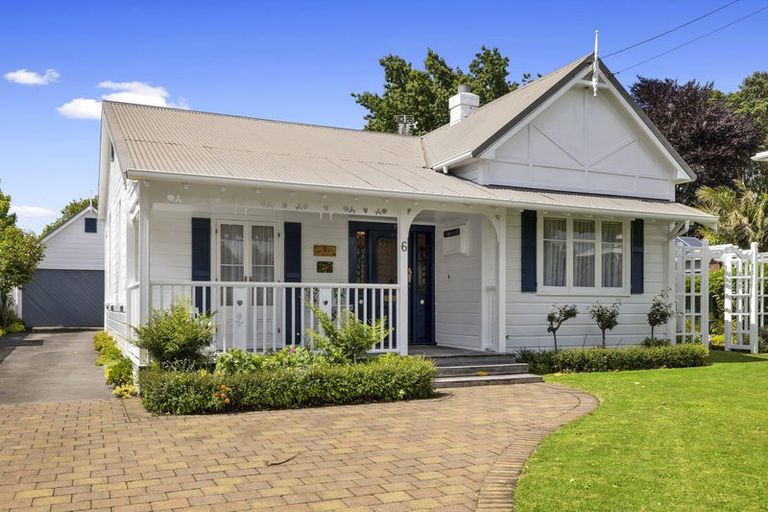 Photo of property in 6 Shortland Street, Lower Vogeltown, New Plymouth, 4310