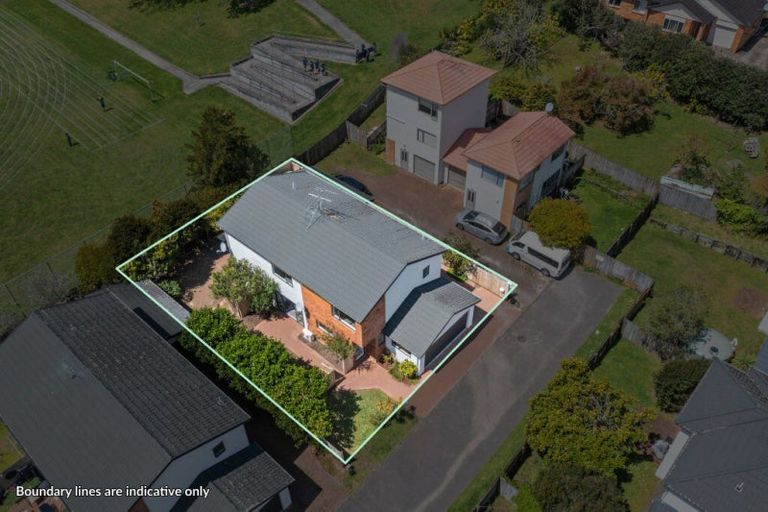 Photo of property in 43 Tiri Tiri Road, Birkdale, Auckland, 0626