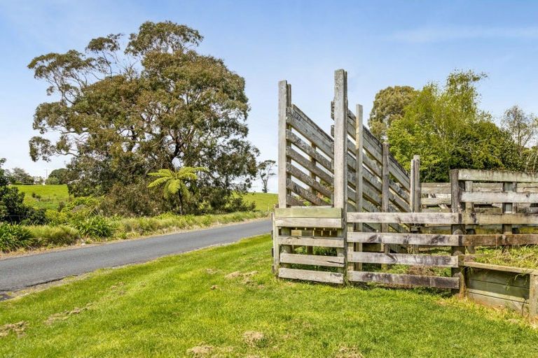 Photo of property in 200 Paraite Road, Paraite, New Plymouth, 4373