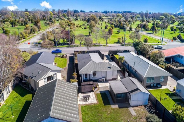 Photo of property in 106 Avondale Road, Avondale, Christchurch, 8061
