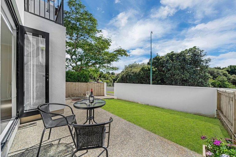 Photo of property in 2/27 Kellaway Drive, East Tamaki, Auckland, 2013