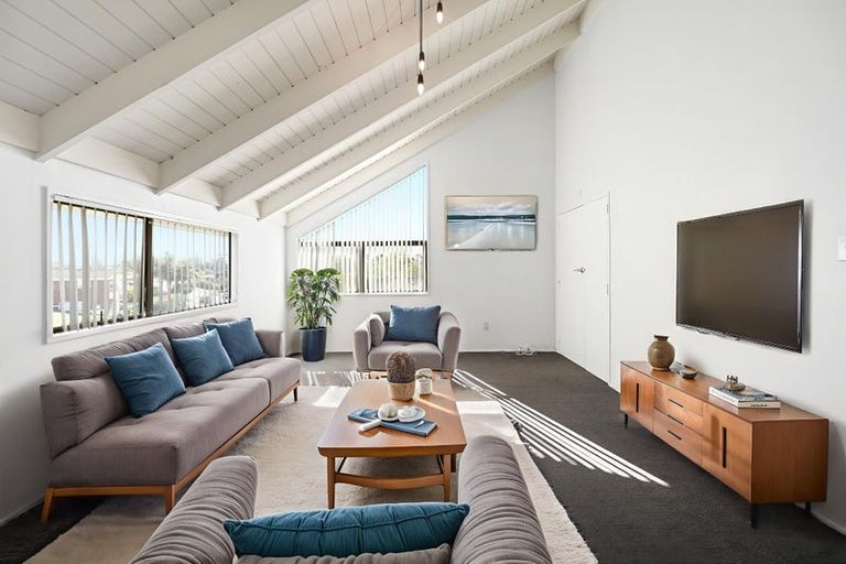 Photo of property in 83 Gilbass Avenue, Hamilton Lake, Hamilton, 3204