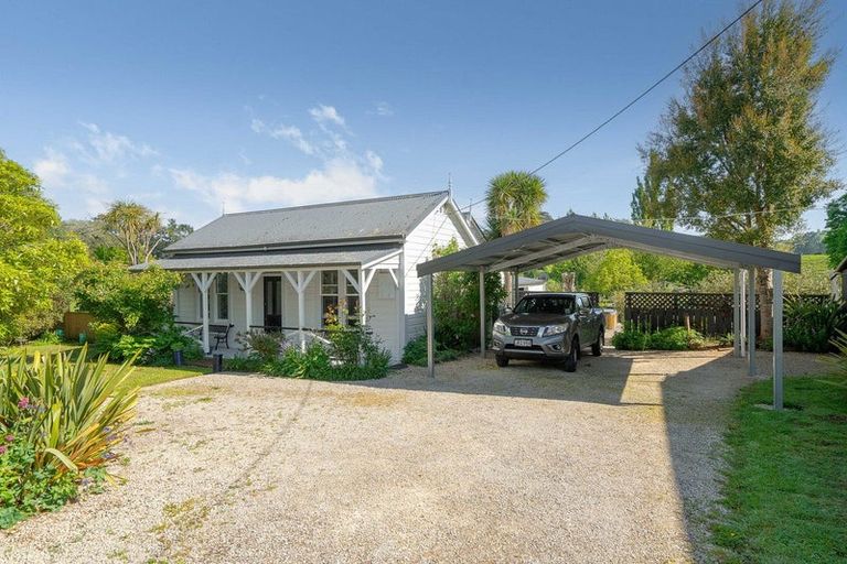 Photo of property in 1033 Masterton Castlepoint Road, Tauweru, Masterton, 5889