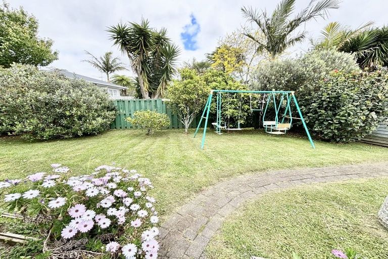 Photo of property in 8 Divich Avenue, Te Atatu South, Auckland, 0610