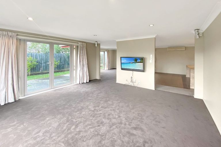 Photo of property in 2 Rooney Place, Aidanfield, Christchurch, 8025