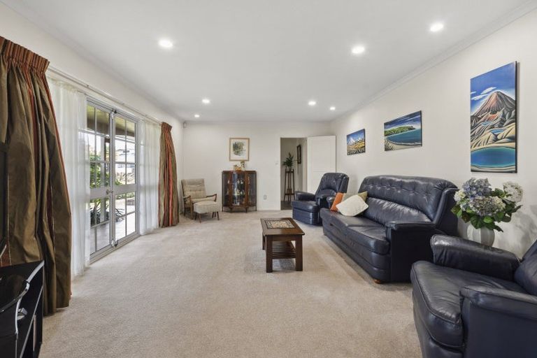 Photo of property in 2 Roselawn Lane, Pahurehure, Papakura, 2113