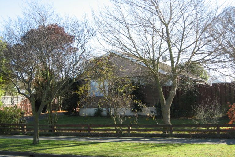 Photo of property in 84 Warren Crescent, Hillmorton, Christchurch, 8025