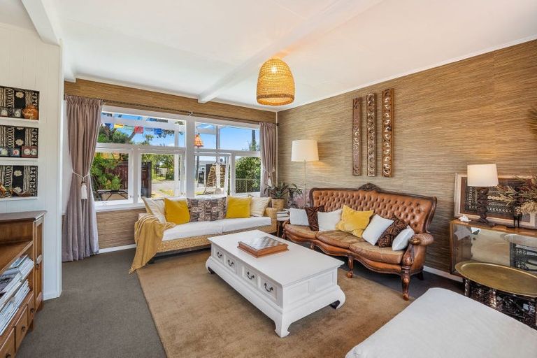 Photo of property in 16 Mahoe Street, Otaki Beach, Otaki, 5512