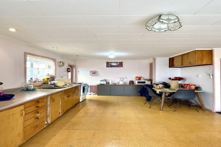 Photo of property in 2/18 Hillside Drive, Maoribank, Upper Hutt, 5018