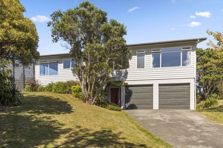 Photo of property in 13 Wattle Grove, Maungaraki, Lower Hutt, 5010
