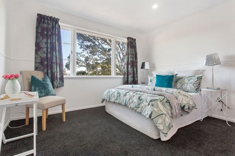 Photo of property in 79 Awaroa Road, Sunnyvale, Auckland, 0612