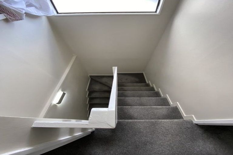 Photo of property in 3/25a Beach Road, Te Atatu Peninsula, Auckland, 0610