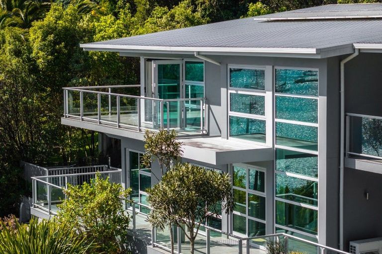 Photo of property in 2 Finlay Grove, Waikawa, Picton, 7220