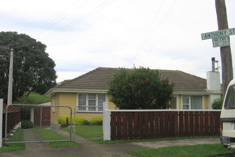 Photo of property in 16 Anthony Street, Tawa, Wellington, 5028