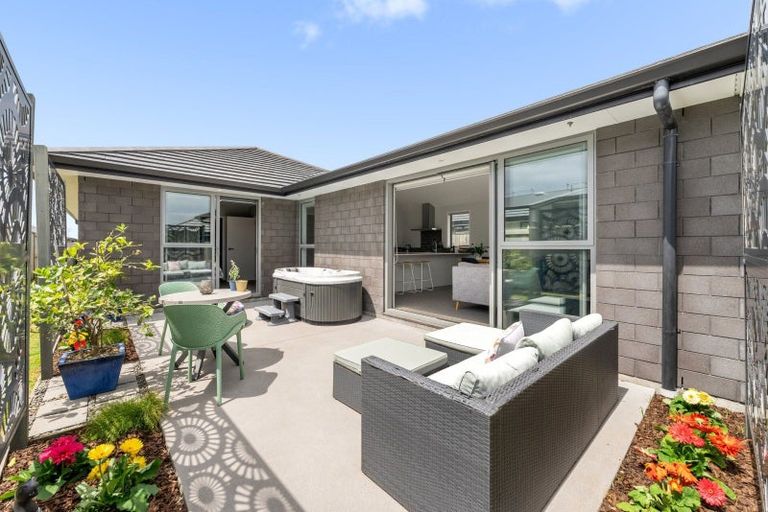 Photo of property in 15 Tiria Drive, Papamoa Beach, Papamoa, 3118