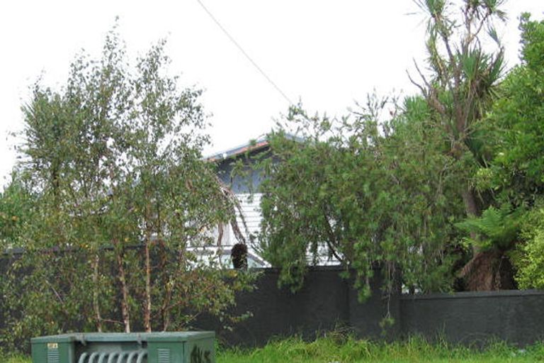 Photo of property in 32 Farquhar Road, Glendene, Auckland, 0602