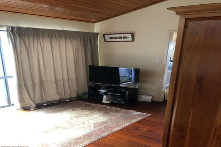 Photo of property in 1/14 Clematis Avenue, Murrays Bay, Auckland, 0630