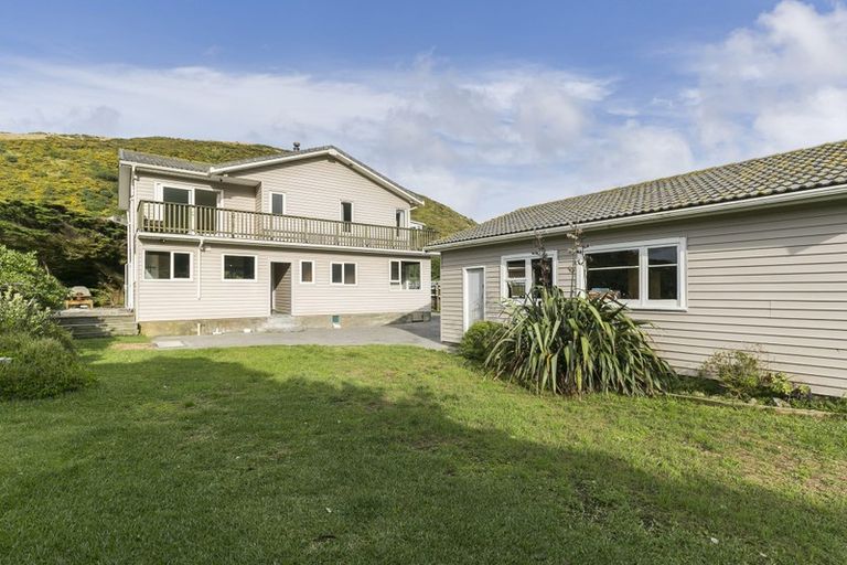 Photo of property in 1072 Makara Road, Makara Beach, Karori, 6972
