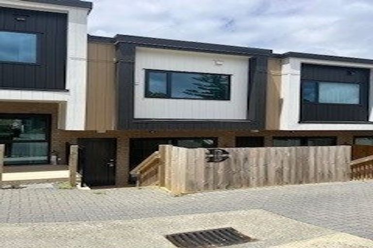 Photo of property in 29d Takapu Street, Henderson, Auckland, 0612