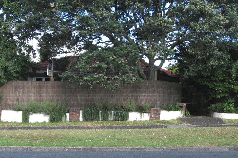 Photo of property in 3/8 Golf Road, New Lynn, Auckland, 0600