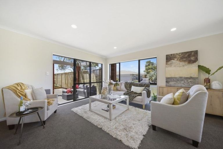 Photo of property in 1 Fencotie Place, Northpark, Auckland, 2013