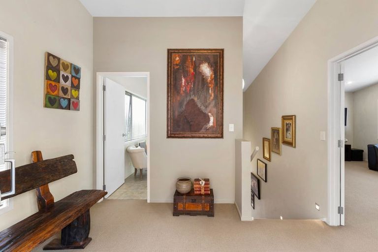 Photo of property in 10 Caledonia Place, Highlands Park, New Plymouth, 4312