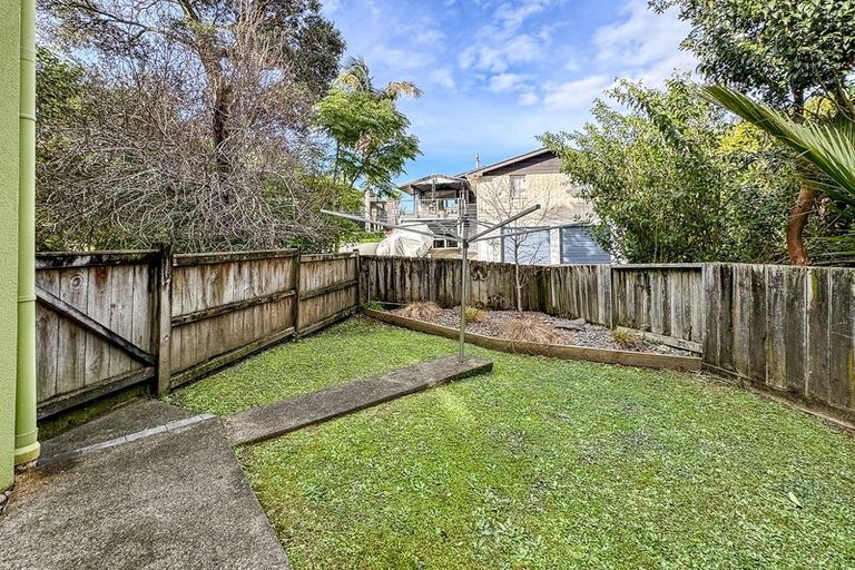 Photo of property in 2/3 Oban Road, Browns Bay, Auckland, 0630