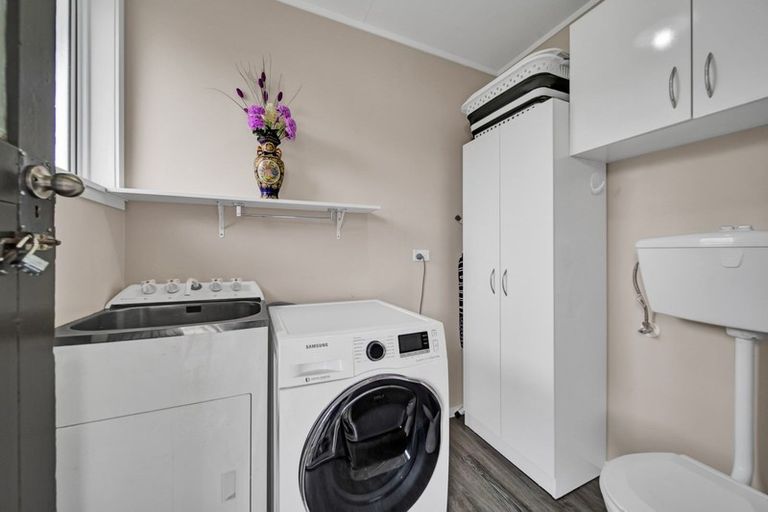 Photo of property in 19 Grenville Street, Marfell, New Plymouth, 4310