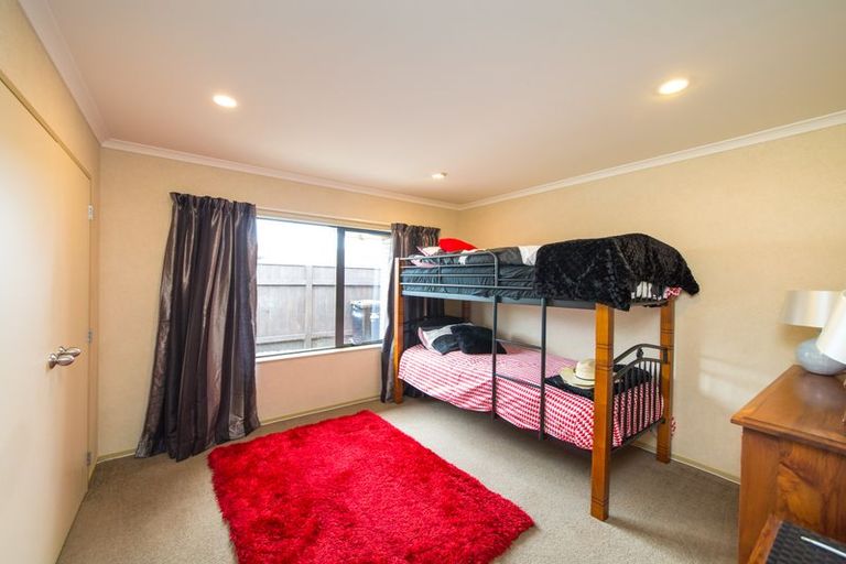 Photo of property in 32 Johnstone Drive, Fitzherbert, Palmerston North, 4410