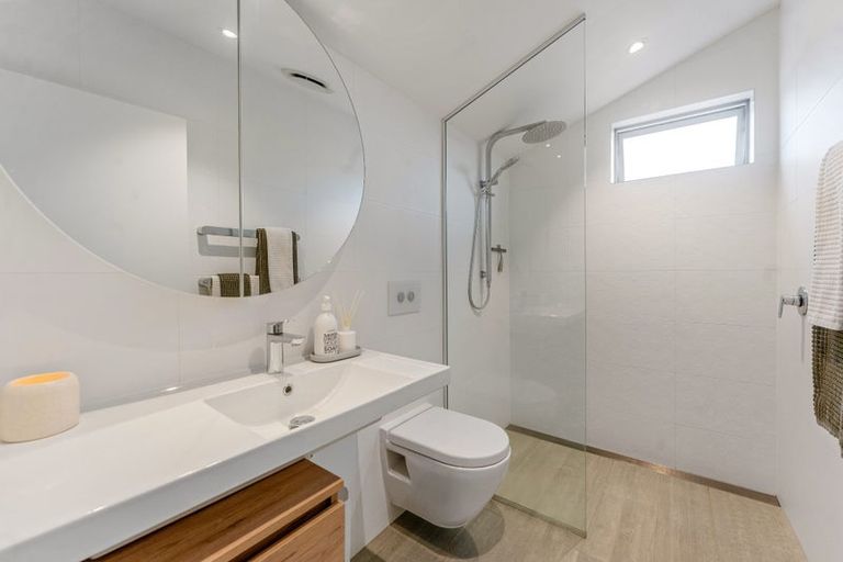 Photo of property in 26 Margaret Place, Milford, Auckland, 0620