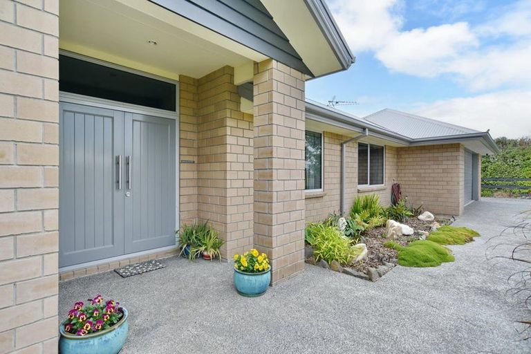 Photo of property in 9 Riverside Way, Amberley, 7410