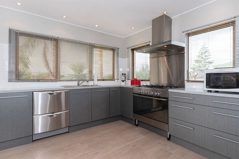 Photo of property in 26 Realm Place, Massey, Auckland, 0614