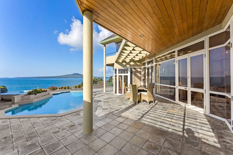 Photo of property in 1/1a Clifton Road, Hauraki, Auckland, 0622