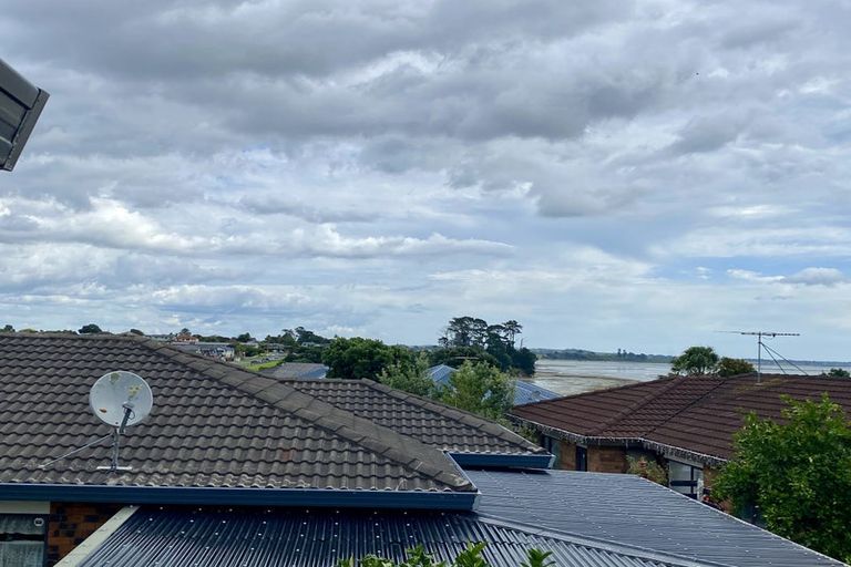 Photo of property in 10 Bill Phillip Place, Clendon Park, Auckland, 2103