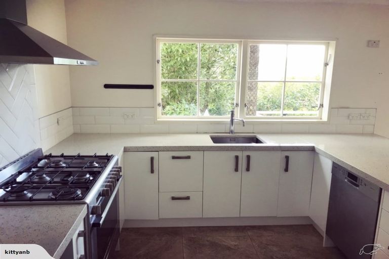 Photo of property in 17 Amapur Drive, Khandallah, Wellington, 6035