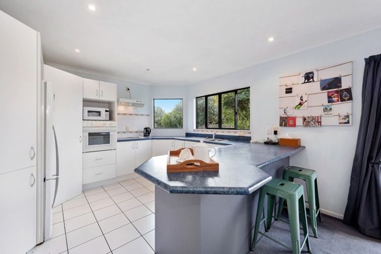 Photo of property in 21 Waiwherowhero Drive, St Andrews, Hamilton, 3200