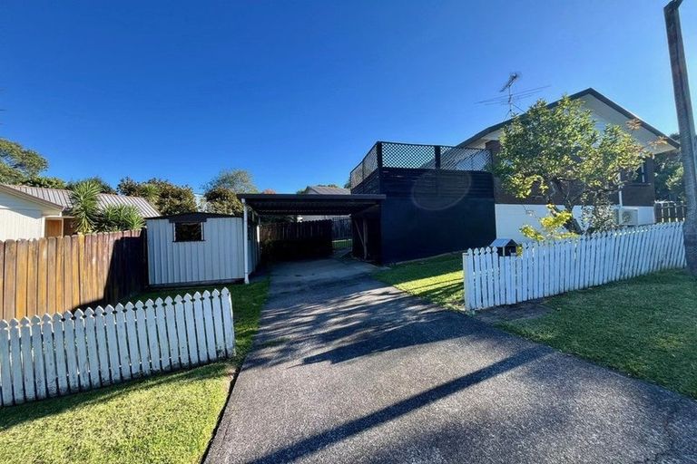 Photo of property in 1 John Webster Place, Glen Eden, Auckland, 0602