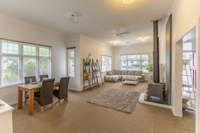 Photo of property in 2 Matthew Street, Waipawa, 4210