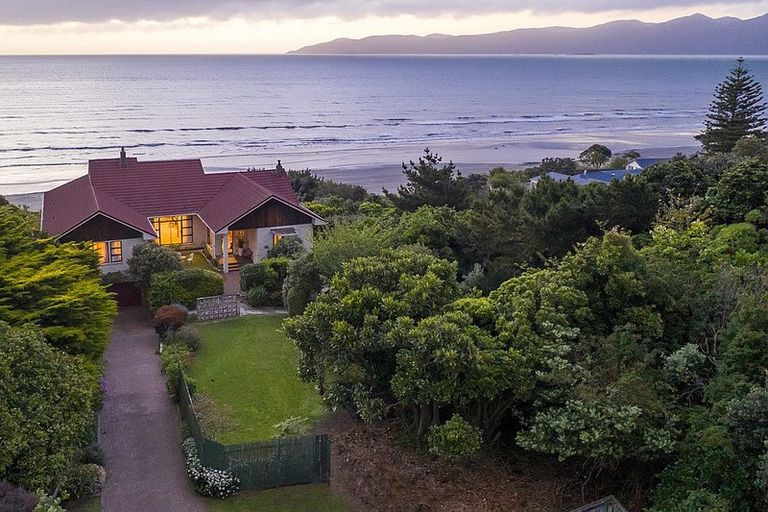 Photo of property in 14 Kirkway, Raumati Beach, Paraparaumu, 5032