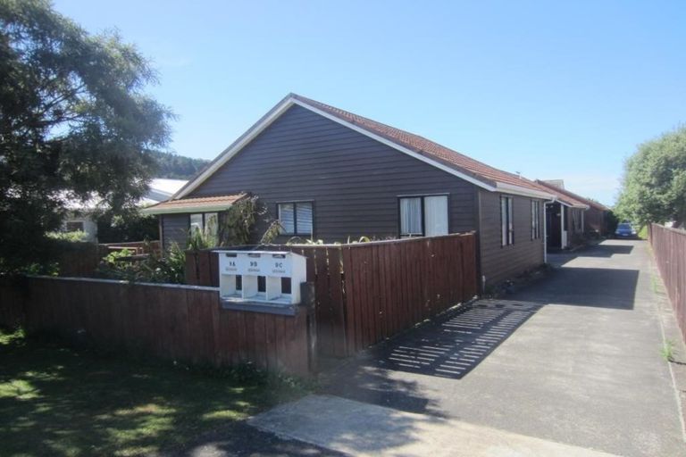 Photo of property in 9a Mclellan Street, Tawa, Wellington, 5028