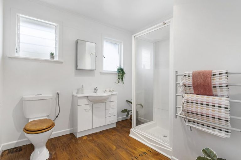 Photo of property in 19 Park Road, Glenfield, Auckland, 0629