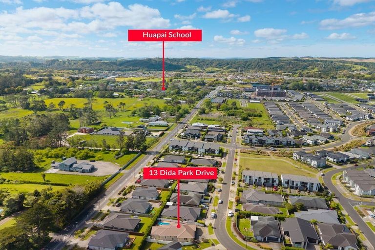 Photo of property in 13 Dida Park Drive, Kumeu, 0810
