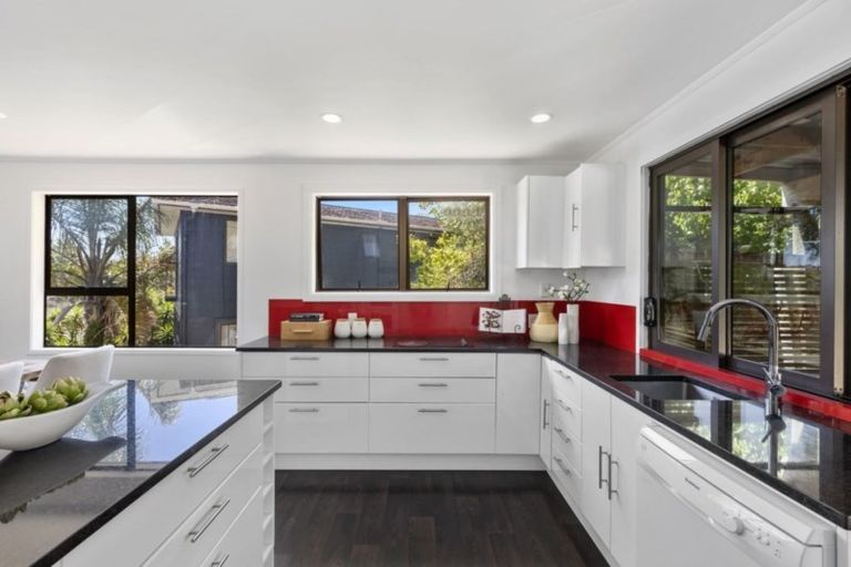 Photo of property in 93 Oaktree Avenue, Browns Bay, Auckland, 0630