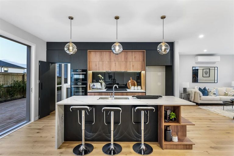 Photo of property in 48 Longshore Drive, Long Bay, Auckland, 0630