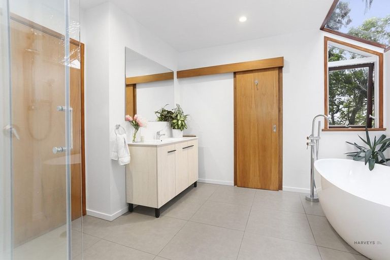 Photo of property in 18 Tainui Road, Titirangi, Auckland, 0604